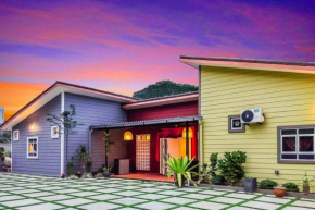 Hidden 4BR Cottage House Retreats (Free Parking)